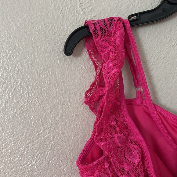 Women’s Plus Size Torrid Halter Lined Lace Tank, Size 2/2X, Pink - Picture 3 of 8